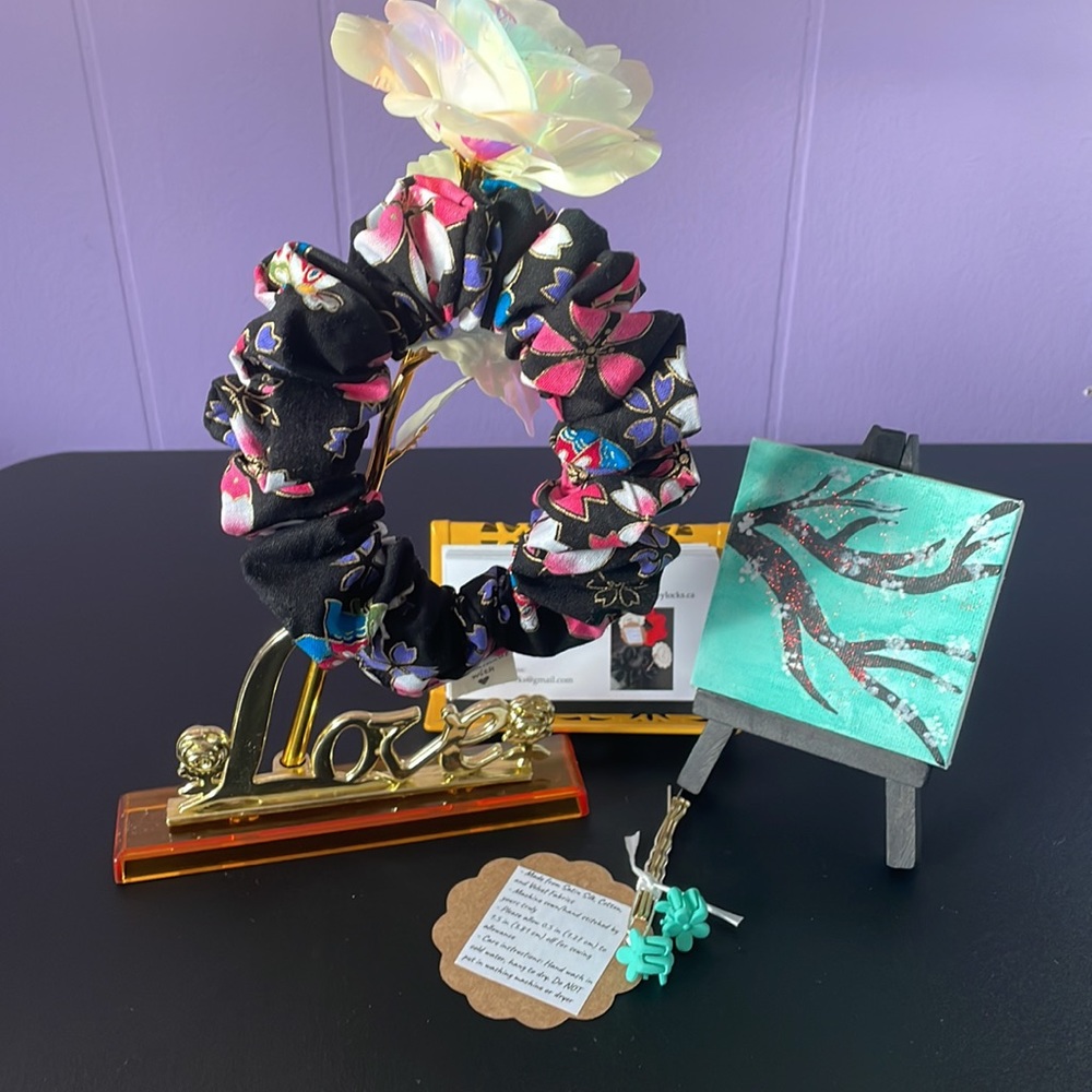 KLM’s Luxey Locks Handmade Floral Large Hair Scrunchie NWT ‼️Price drop‼️$8